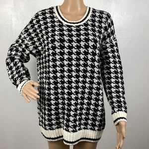 Torrid Black & White Houndstooth Print Pullover Crew Neck Sweater size 1X